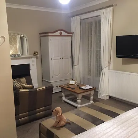 Rosedale Bed & Breakfast 4*